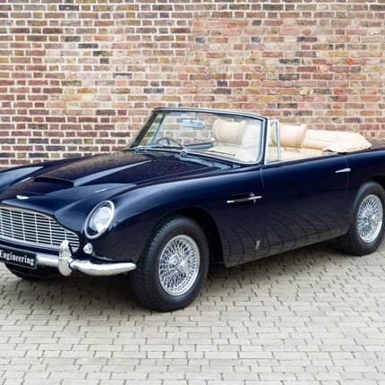 [Pre-Order] GT SPIRIT 1:12 ASTON MARTIN DB5 VOLANTE MIDNIGHT BLUE 1965