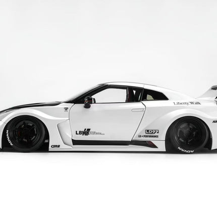[Pre-Order] MOTORHELIX LB-SILHOUETTE WORKS GT NISSAN 35GT-RR VER.2