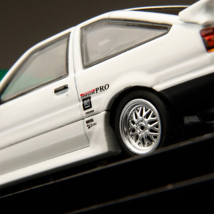[Pre-Order] 1:64 Hobby Japan Toyota SPRINTER TRUENO GT APEX (AE86) DK Tsuchiya Street Car 2011（8.14）